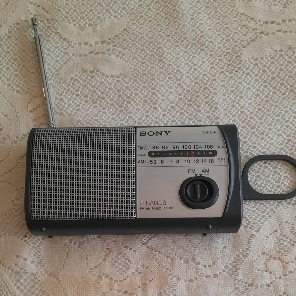 Sony Compact AM/FM Radio - Black and White